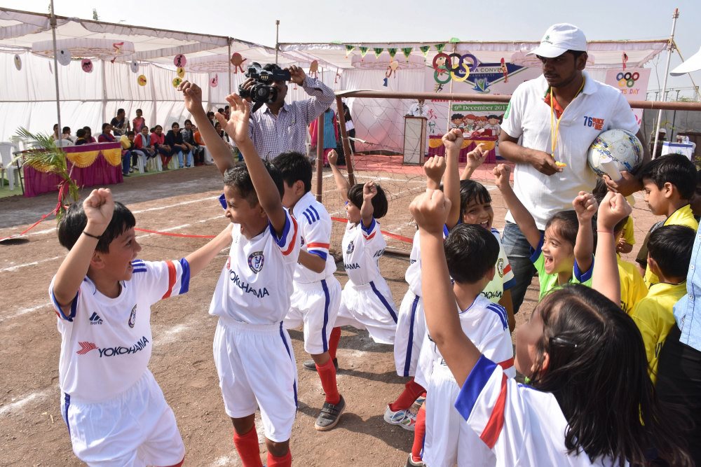 best cbse school in amravati cbse patttern school football game winning kids hurrah moment vijaya convent school