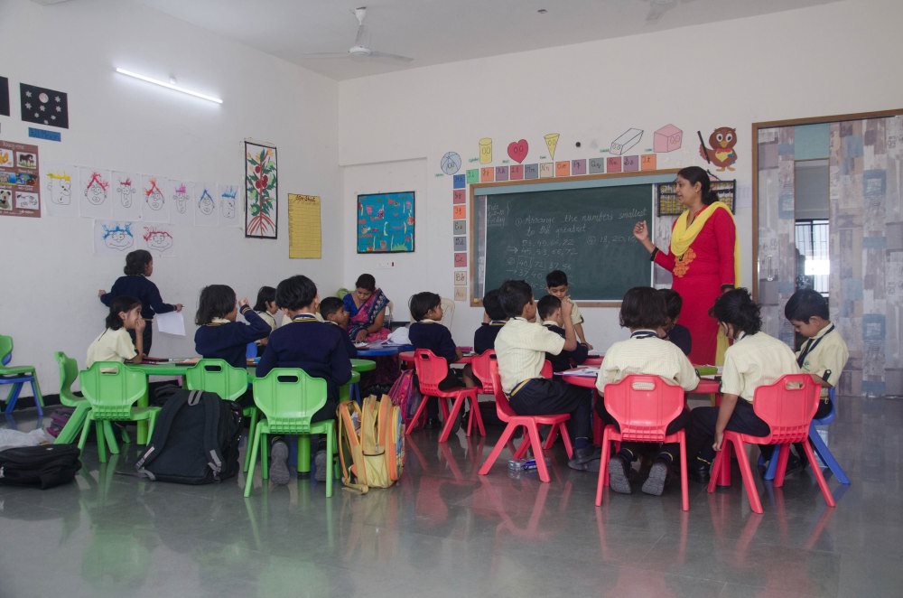 qualified staff teaching of vijaya best convent school in the amravati