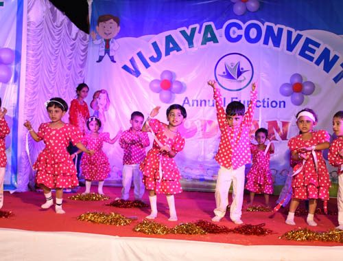 dance competition at vijaya convent school at the stage