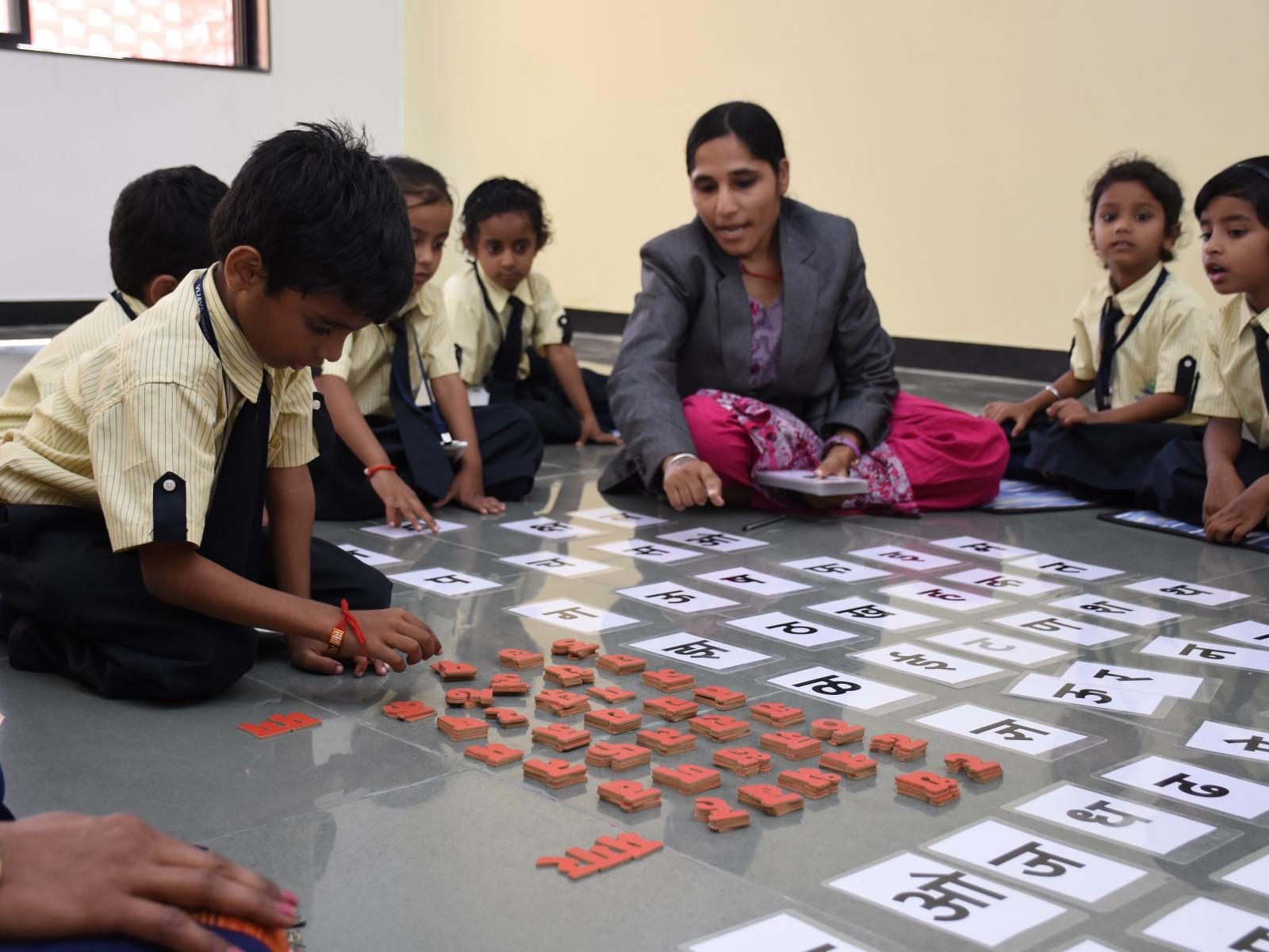 teaching-hindi-alphabet-vijaya-convent-cbse-school-amravati