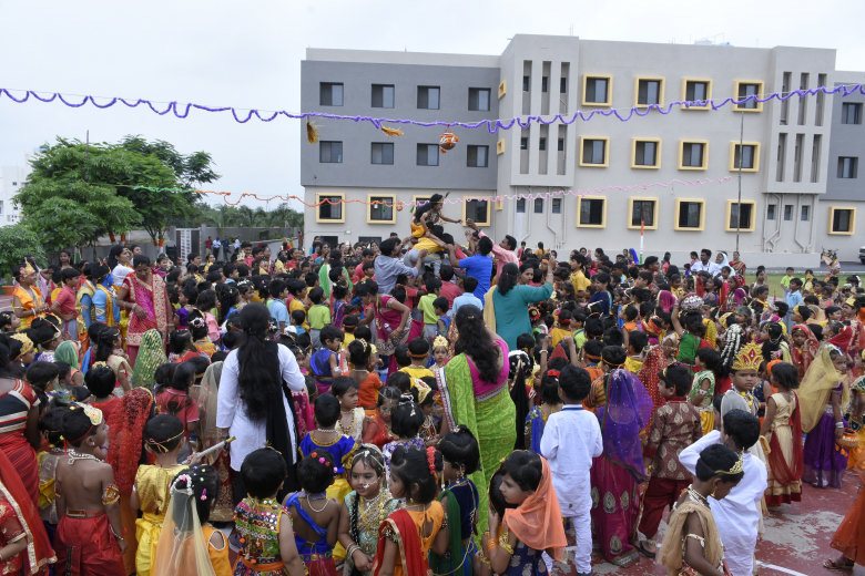 convent-schools-in-amravati-celebrated-janmashtami