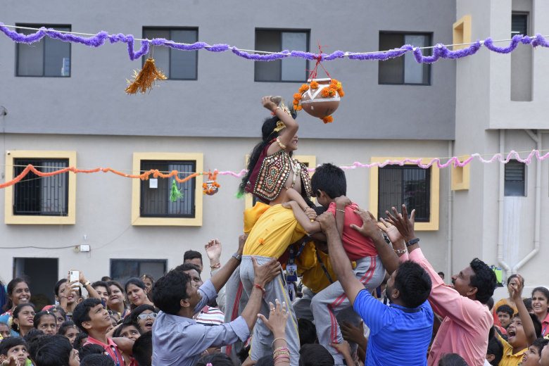 janmashtami-and dahi-handi-celebrated-in-play-school-in-amravati