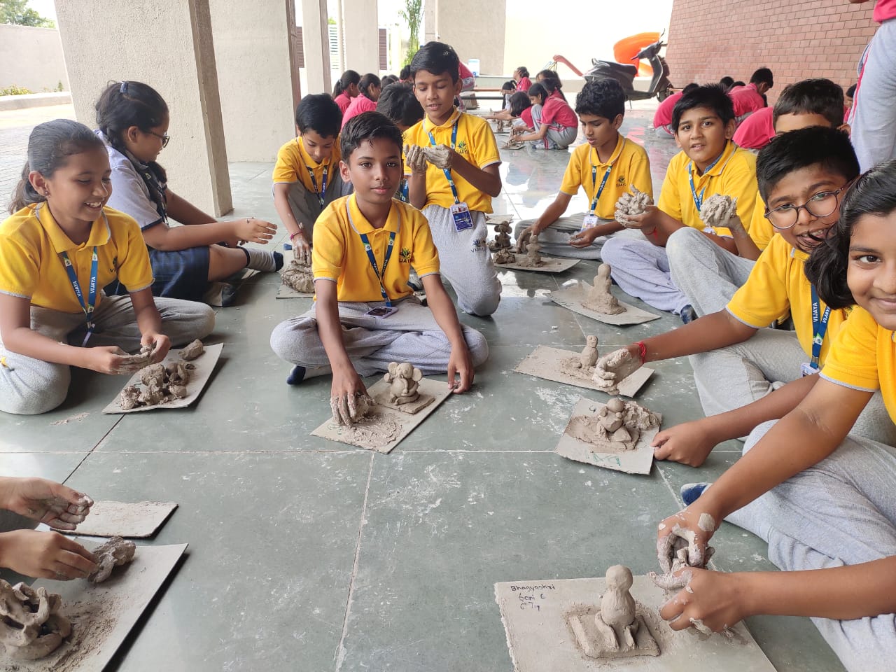 students-making-ideal-for-kids-school-amravati