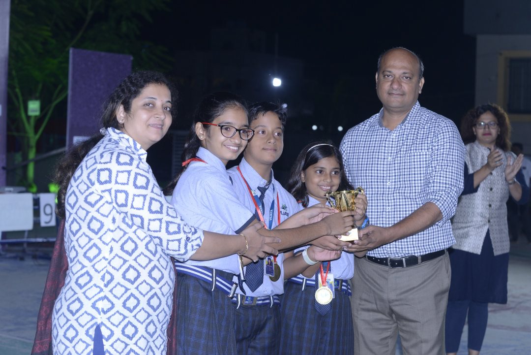 cbse-schools-in-amravati-students-Parents-took-interest-in-this-competition