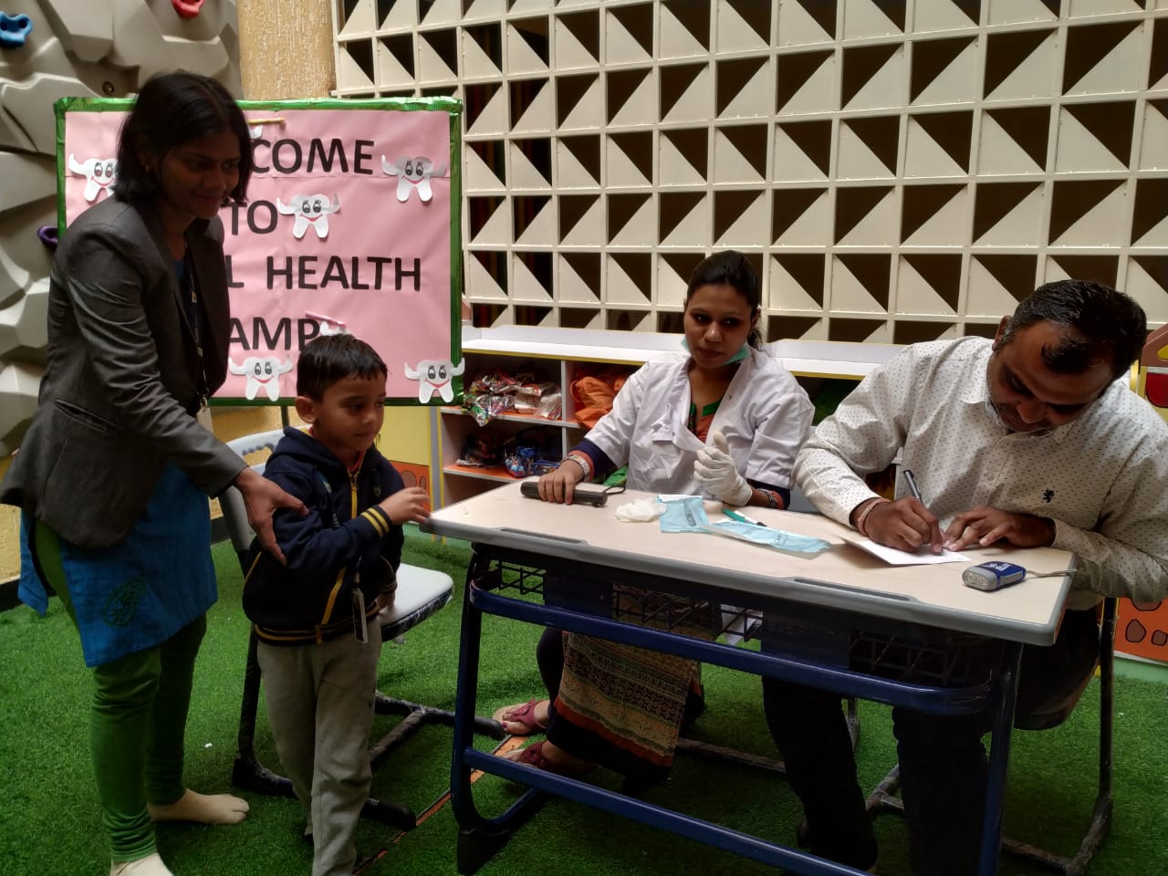 students-checkup-dental-health-camp-vijaya-convent-school-amravati
