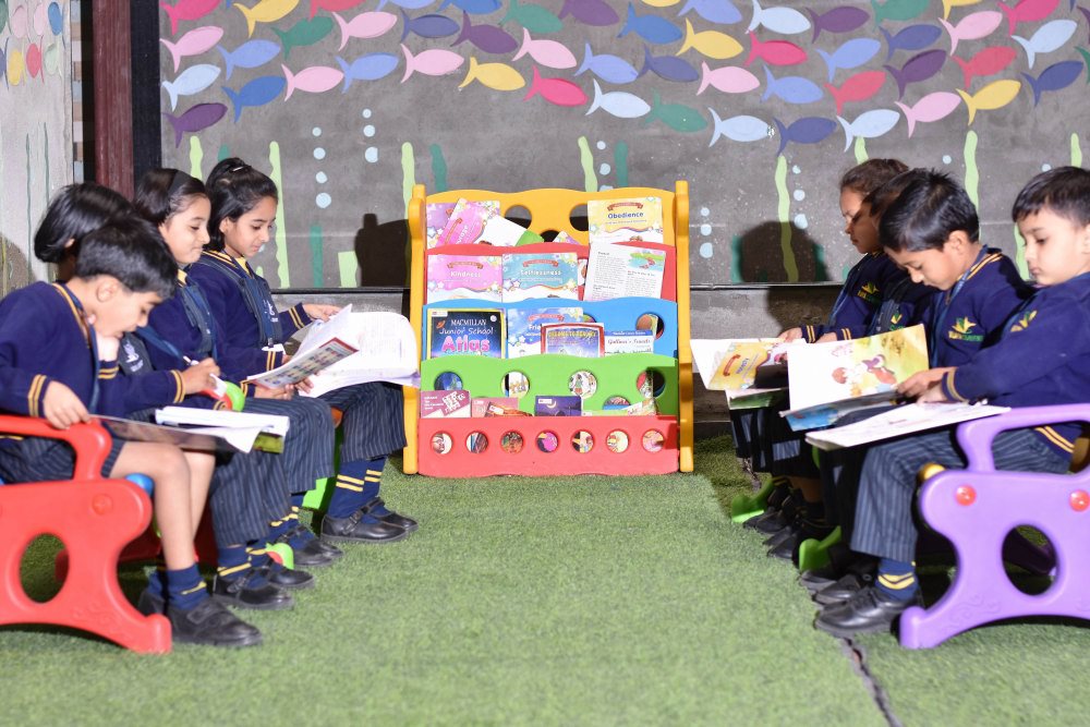 amravati top school reading room for all the students