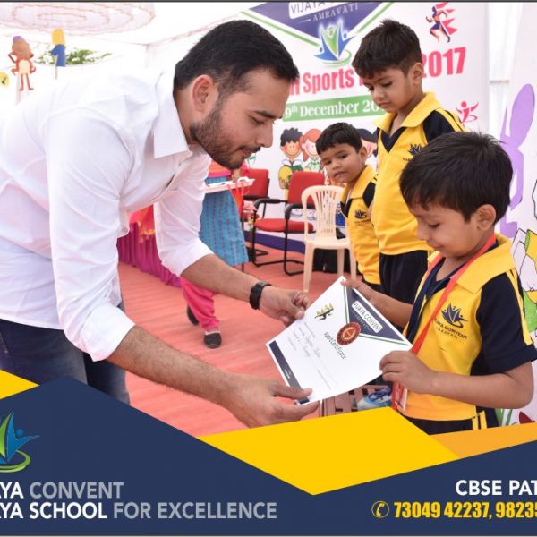 digvijay deshmukh with vijaya convent students pk deshmukh education society sports photos sports day prize distribution a vijaya convent