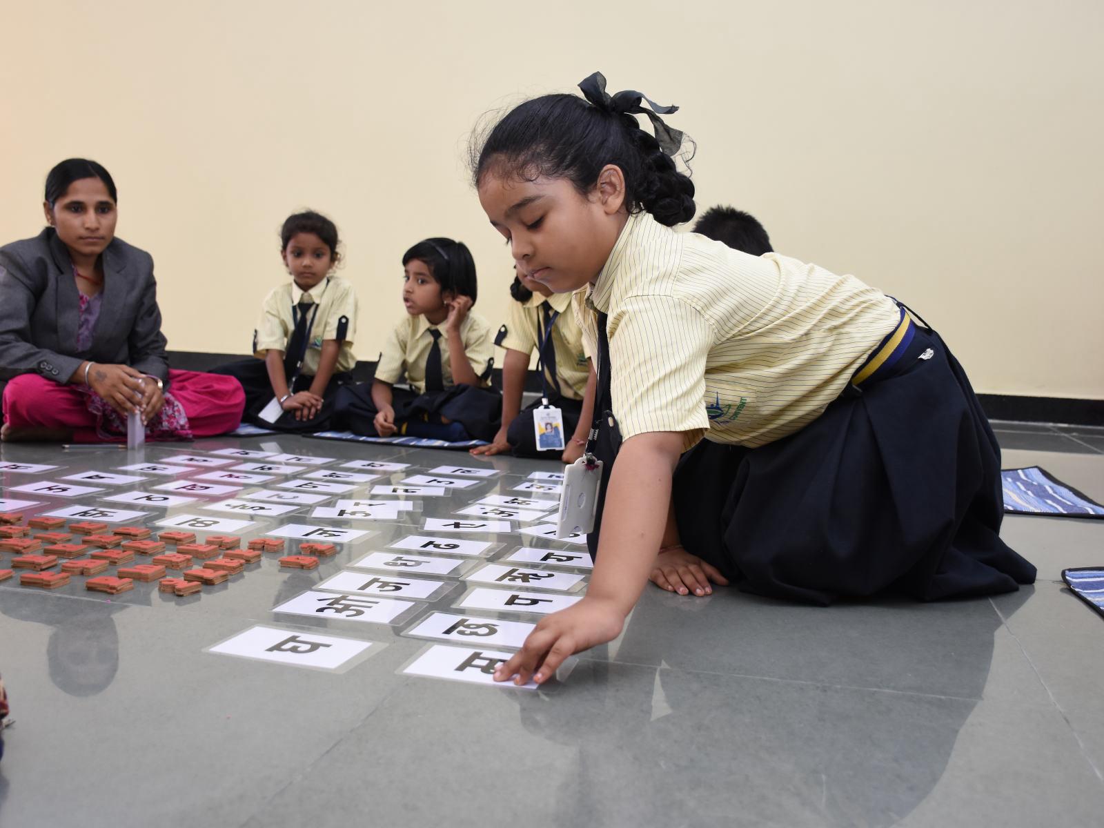 hindi-alphabet-flashchard-teaching-vijaya-convent-cbse-school-amravati