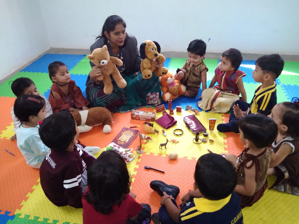 teaching-color-activity-vijaya-convent-school-amravati