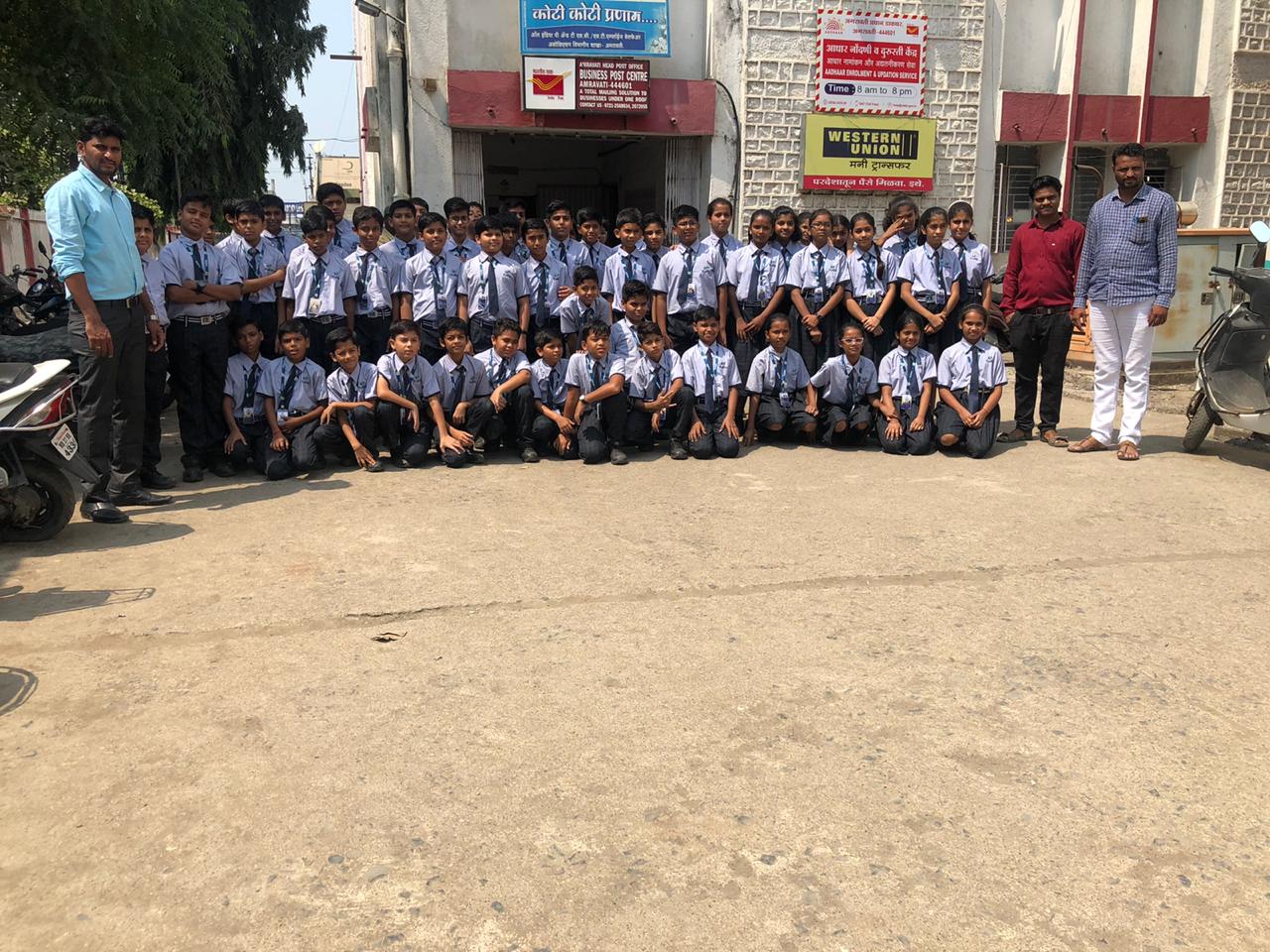 cbse-schools-in-amravati-visited-to-post-office